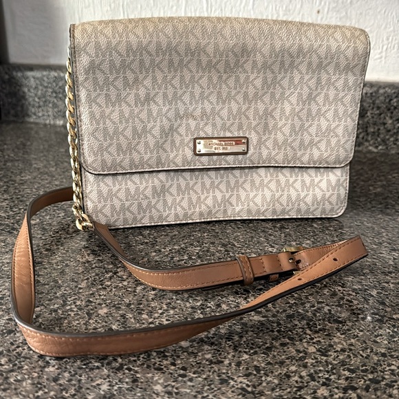 Michael Kors Crossbody Snap Purse - Picture 1 of 4